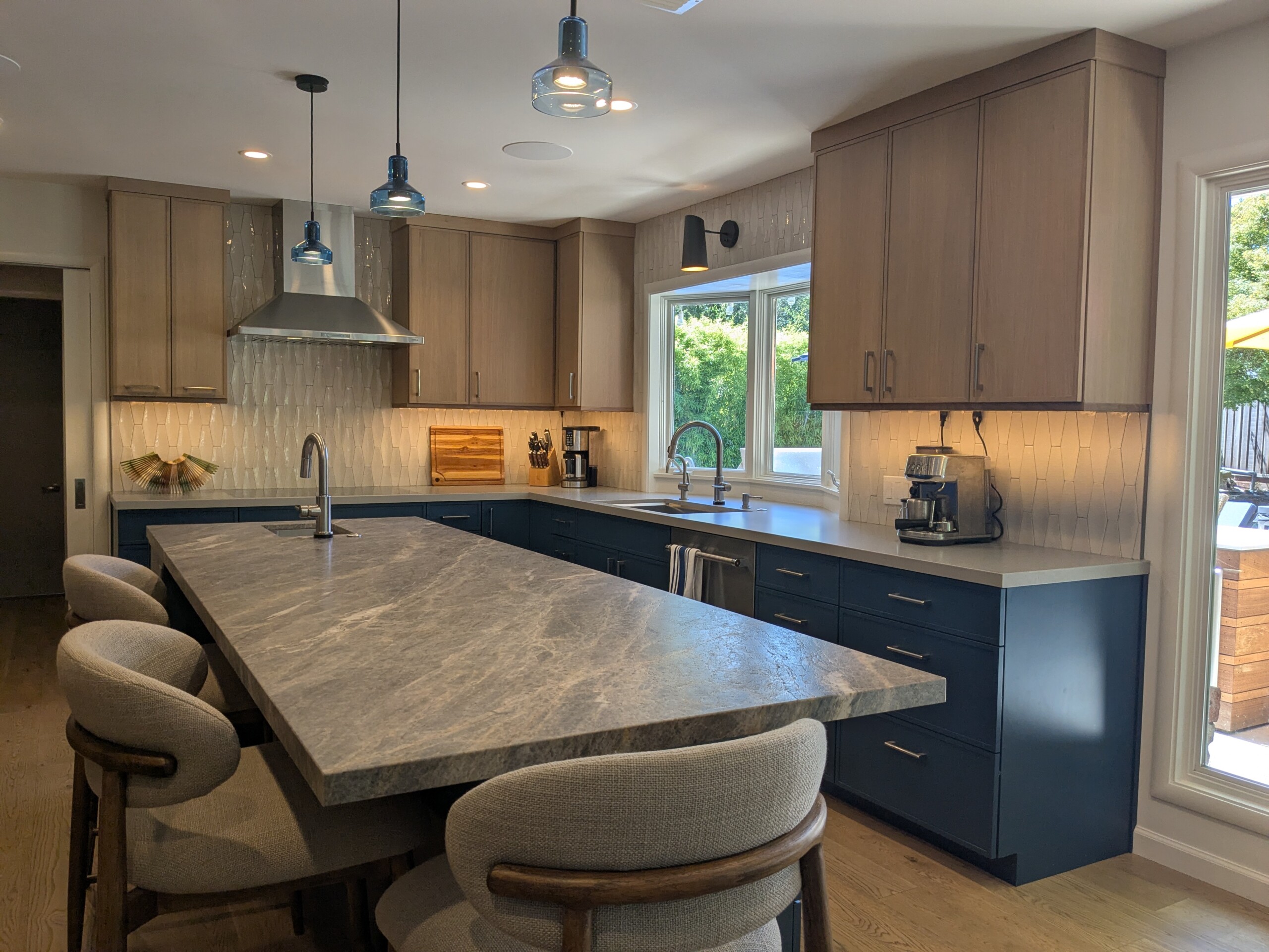 Kitchen with grey slab